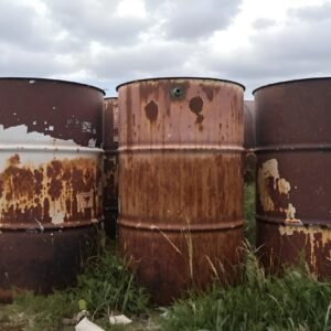 Pile of rusted steel drums and barrels with heavy corrosion—free image for industrial, scrap-metal or recycling visuals.